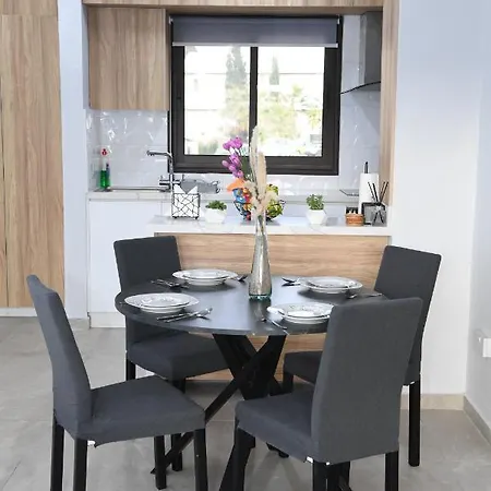 Alexis - 2-bedroom With Swimming Pool アパート *