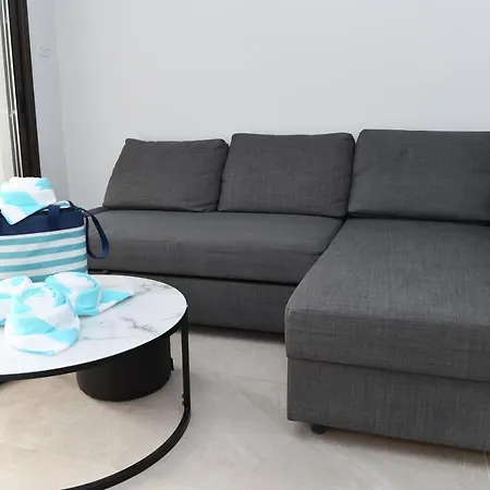 Alexis - 2-bedroom With Swimming Pool *