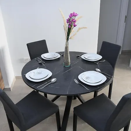 Alexis - 2-bedroom With Swimming Pool *