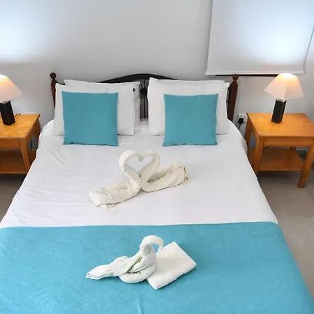 Alexis - 2-bedroom With Swimming Pool *