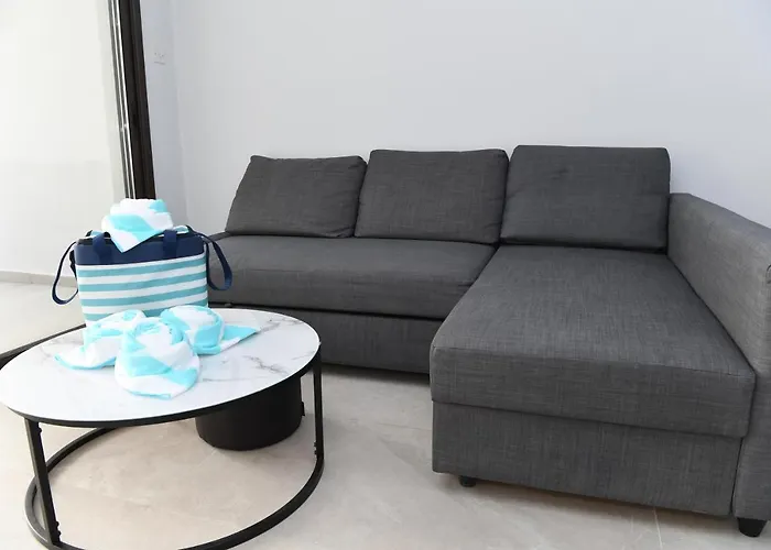 Alexis - 2-bedroom With Swimming Pool *