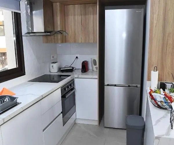Alexis - 2-bedroom With Swimming Pool 아파트 파포스