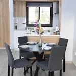 Alexis - 2-bedroom With Swimming Pool Apartament *