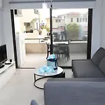 Alexis - 2-bedroom With Swimming Pool شقة بافوس