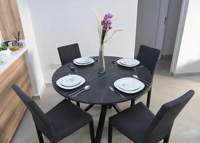 Alexis - 2-bedroom With Swimming Pool *