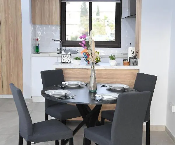 Alexis - 2-bedroom With Swimming Pool Apartament *